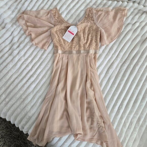 NWT BeryLove Champagne Lace Cocktail Dress – XS, Flowy Asymmetrical Hem - Picture 1 of 5